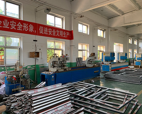 断桥铝防火窗车间